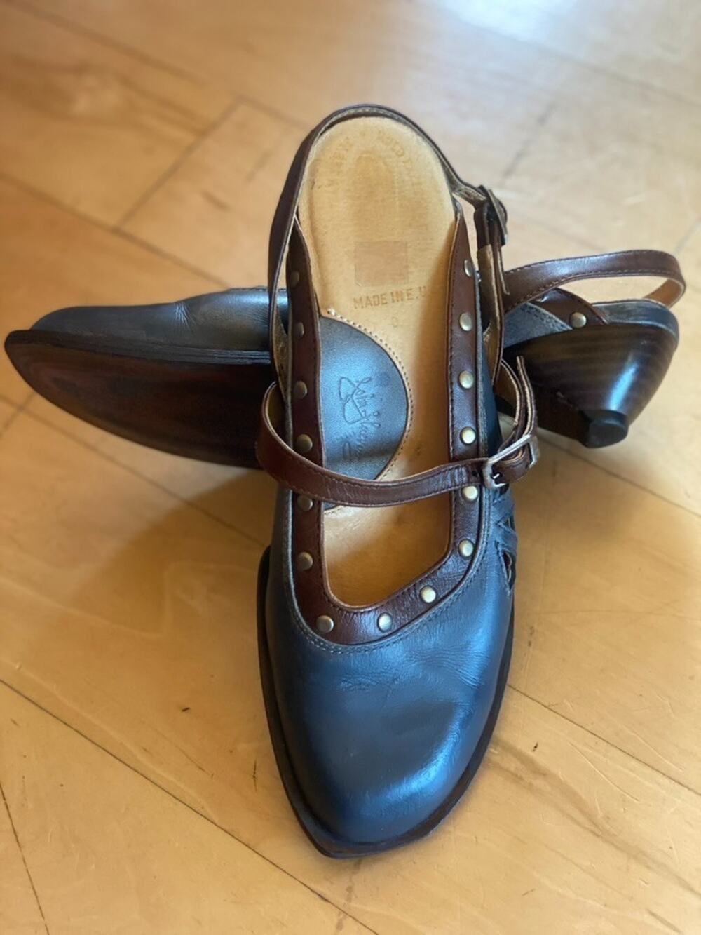 Vintage JOHN FLUEVOG Freedom Slingback Buckled Studded Kitten Heel Shoes Grey 8